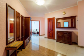 Large luxury 4-room apartment with a sauna, near the metro Levoberezhnaya